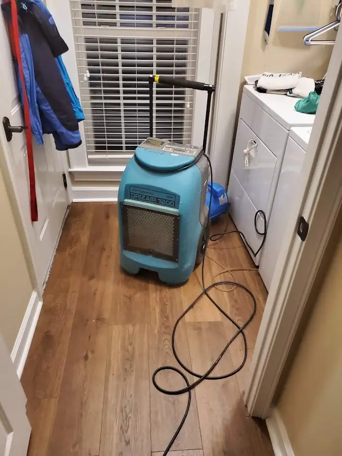Commercial dehumidifier deployed for Crawl Space Restoration in Independence